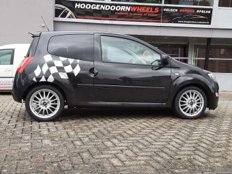 ATS VELGEN RALLEY SILVER IN 16 INCH GEMONTEERD ONDER EEN RENAULT TWINGO 