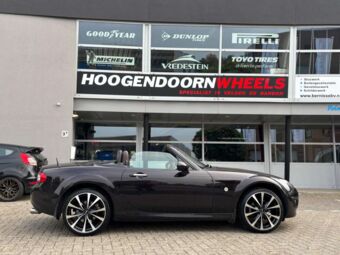 AUTEC BRIXEN BLACK POLISHED IN 17 INCH GEMONTEERD ONDER EEN MAZDA MX-5