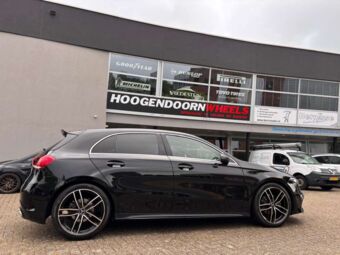 AUTEC MERCADOR BLACK POLISHED IN 19 INCH GEMONTEERD ONDER EEN MERCEDES A KLASSE