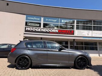 AVUS AC-M10 BLACK 19 INCH GEMONTEERD ONDER EEN BMW 1-SERIE