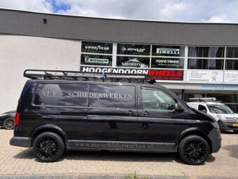 AVUS AC-M10 BLACK IN 19 INCH GEMONTEERD ONDER EEN VOLKSWAGEN TRANSPORTER VI