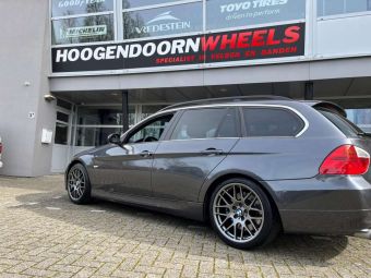 AVUS AC-MB4 ANTRACITE IN 18 INCH GEMONTEERD ONDER EEN BMW 3 SERIE