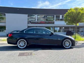 AVUS AC MB4 HYPER SILVER IN 19 INCH GEMONTEERD ONDER EEN BMW 3 SERIE