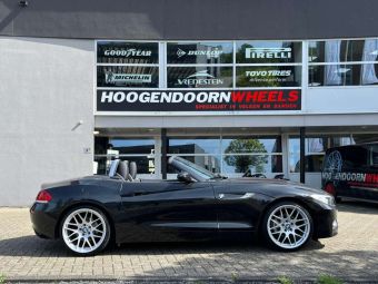 AVUS AC-MB4 HYPER SILVER IN 19 INCH GEMONTEERD ONDER EEN BMW Z4