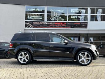 AVUS AF10 HYPER SILVER IN 21 INCH GEMONTEERD ONDER EEN MERCEDES GL-KLASSE