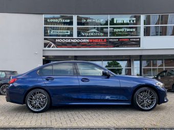 AVUS RACING AF19 ANTRACITE IN 19 INCH GEMONTEERD ONDER EEN BMW 3 SERIE