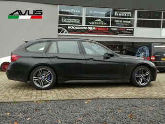 AVUS MB3 ANTRACIET 18 INCH VELGEN MET WINTERBANDEN GEMONTEERD ONDER EEN BMW 3 SERIE 