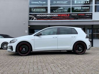 AVUS VELGEN AC-M03 BLACK RED LIP IN 19 INCH GEMONTEERD ONDER EEN GOLF VII