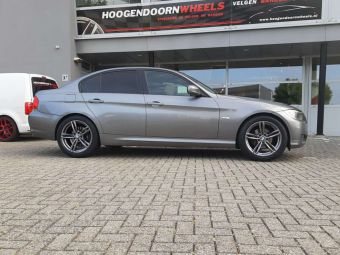 AVUS RACING AC-MB3 VELGEN IN ANTRACIET 18 INCH GEMONTEERD ONDER EEN BMW 3 SERIE