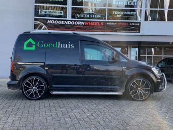 AVUS RACING AF18 BLACK POLISHED IN 19 INCH GEMONTEERD ONDER EEN VW CADYY 