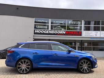 AXE EX15 BLACK POLISHED IN 19 INCH GEMONTEERD ONDER EEN RENAULT MEGANE