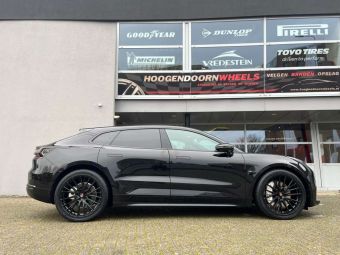 AXE EX40 GLOSS BLACK IN 22 INCH GEMONTEERD ONDER EEN ZEEKR 001