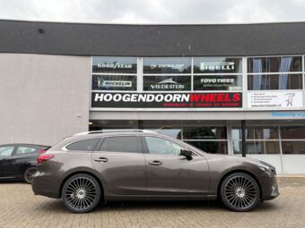 AXE EX50 BLACK POLISHED IN 20 INCH GEMONTEERD ONDER EEN MAZDA 6