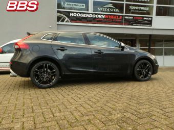 BBS VELGEN SC BLACK METALICGEMONTEERD IN 18 INCH ONDER EEN VOLVO V40