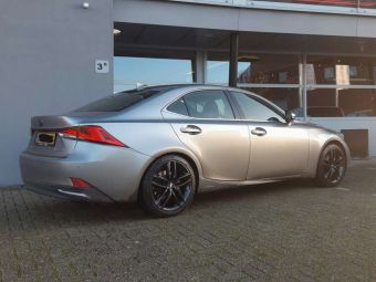 BBS VELGEN SX IN 18 INCH EN BLACK GEMONTEERD ONDER EEN LEXUS IS