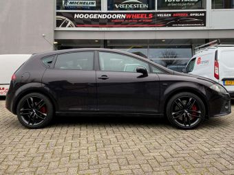 BBS SX BLACK IN 18 INCH GEMONTEERD ONDER EEN SEAT LEON 