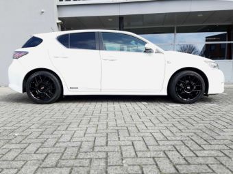 BBS WHEELS XR BLACK IN 18 INCH GEMONTEERD ONDER EEN MAZDA 3