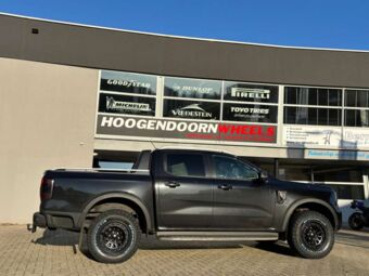 BLACK RHINO OUTBACK MATT BLACK IN 17 INCH GEMONTEERD ONDER EEN FORD RANGER WILDTRACK