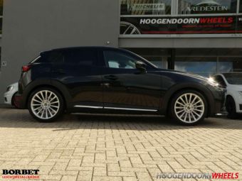 BORBET VELGEN BLX ZILVER IN 19 INCH INCL OEM LOGO GEMONTEERD ONDER EEN MAZDA CX3