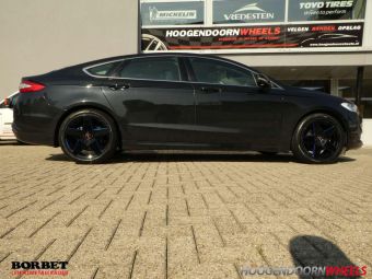 BORBET A VELGEN IN ZWART BLAUW 18 INCH GEMONTEERD ONDER EEN FORD MONDEO 