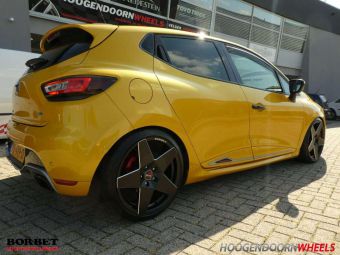 BORBET A VELGEN IN ZWART GEPOLIJST IN 18 INCH GEMONTEERD ONDER EEN RENAULT CLIO RS 