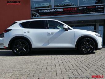 BORBET A ZWART GEPOLIJST GEMONTEERD IN 18 INCH ONDER EEN MAZDA CX 5