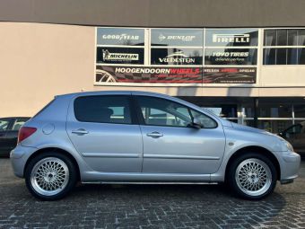 BORBET VELGEN B IN SILVER POLISHED LIP 17 INCH GEMONTEERD ONDER EEN PEUGEOT 307 