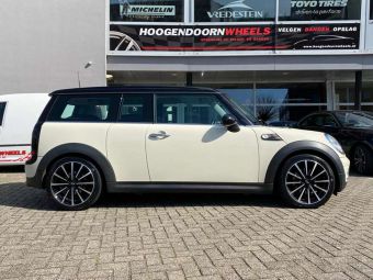 BORBET BL4 VELGEN ZWART GEPOLIJST 17 INCH GEMONTEERD ONDER EEN MINI CLUBMAN 