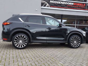 BORBET BLX ZWART GEPOLIJST IN 20 INCH GEMONTEERD ONDER EEN MAZDA CX-5 