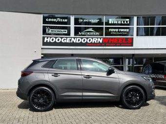 BORBET BY BLACK MATT IN 20 INCH GEMONTEERD ONDER EEN OPEL GRANDLAND