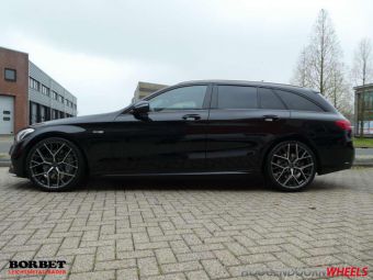 BORBET BY 20 INCH VELGEN IN BREEDSET GEMONTEERD ONDER EEN MERCEDES C 430 AMG 