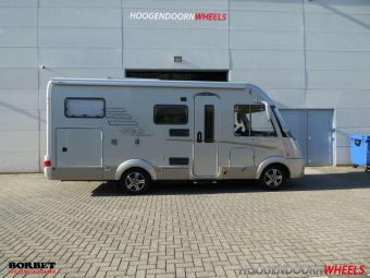 CW VELGEN CWD ANTRACIET GEPOLIJST 16 INCH GEMONTEERD ONDER EEN CAMPER HYMER 