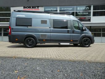 BORBET CWD IN 16 INCH BLACK GEMONTEERD ONDER EEN BUS CAMPER 