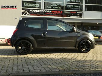 BORBET VELGEN LV-4 ZWART IN 16 INCH GEMONTEERD ONDER EEN RENAULT TWINGO 