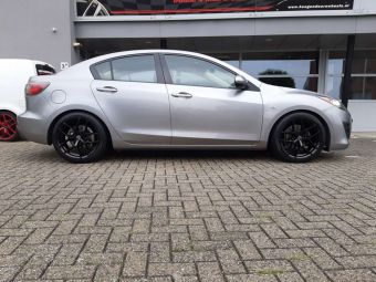 BORBET VELGEN Y BLACK GEMONTEERD IN 18 INCH GEMONTEERD ONDER EEN MAZDA 3 