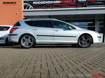 BORBET F2 ANTRACIET GEPOLIJST IN 19 INCH GEMONTEERD ONDER EEN PEUGEOT 407 