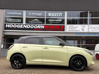 BORBET LV-4 GLOSSY BLACK IN 17 INCH GEMONTEERD ONDER EEN SUZUKI SWIFT