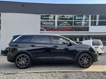 BORBET QX BLACK POLISHED MATT IN 20 INCH GEMONTEERD ONDER EEN PEUGEOT 5008