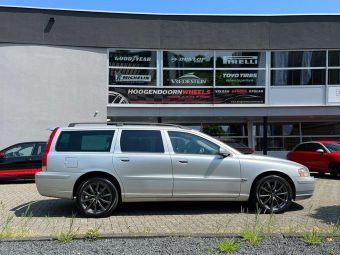 BORBET RE METAL GREY IN 17 INCH GEMONTEERD ONDER EEN VOLVO V70