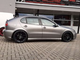 BORBET Y VELGEN 18 INCH IN BLACK GEMONTEERD ONDER EEN SEAT LEON 