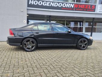 BORBET VELGEN T10 ANTHRACITEIN 18 INCH GEMONTEERD ONDER EEN VOLVO S60