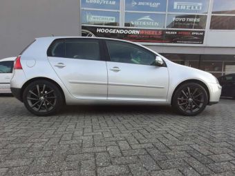 BORBET VELGEN V MISTRAL ANTHRACITE IN 17 INCH GEMONTEERD ONDER EEN VW GOLF