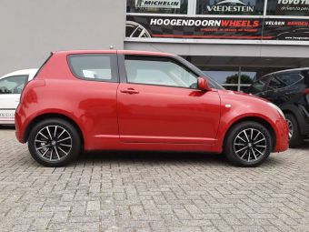 BORBET VELGEN BL4 ZWART GEPOLIJST IN 15 INCH GEMONTEERD ONDER EEN SUZUKI SWIFT 