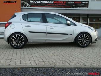 BORBET VELGEN BL-4 ZWART GEPOLIJST IN 17 INCH GEMONTEERD ONDER EEN OPEL CORSA E