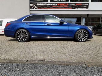 BORBET BLX ZWART GEPOLIJST IN 19 INCH BREEDSET GEMONTEERD ONDER EEN MERCEDES C KLASSE 