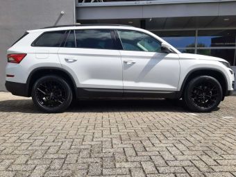 BORBET VELGEN BY BLACK POLISHED IN 19 INCH GEMONTEERD ONDER EEN SEAT ATECA