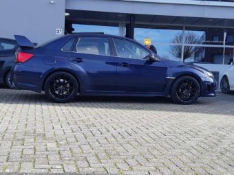 BORBET BY ZWART IN 18 INCH GEMONTEERD ONDER EEN SUBARU