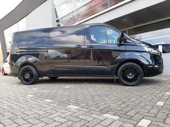 BORBET VELGEN CW3 BLACK IN 17 INCH GEMONTEERD ONDER EEN FORD  TRANSIT CUSTOM 