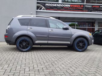 BORBET CWE IN 16 INCH MATT BLACK GEMONTEERD ONDER EEN MITSUBISCHI OUTLANDER