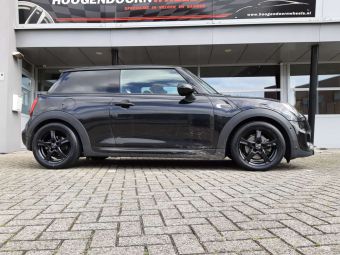 BORBET VELGEN F IN 16 INCH BLACK GEMONTEERD ONDER EEN MINI 